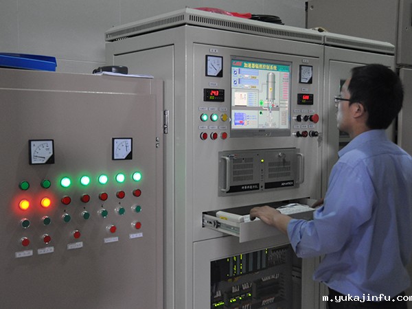 辐照交联控制室